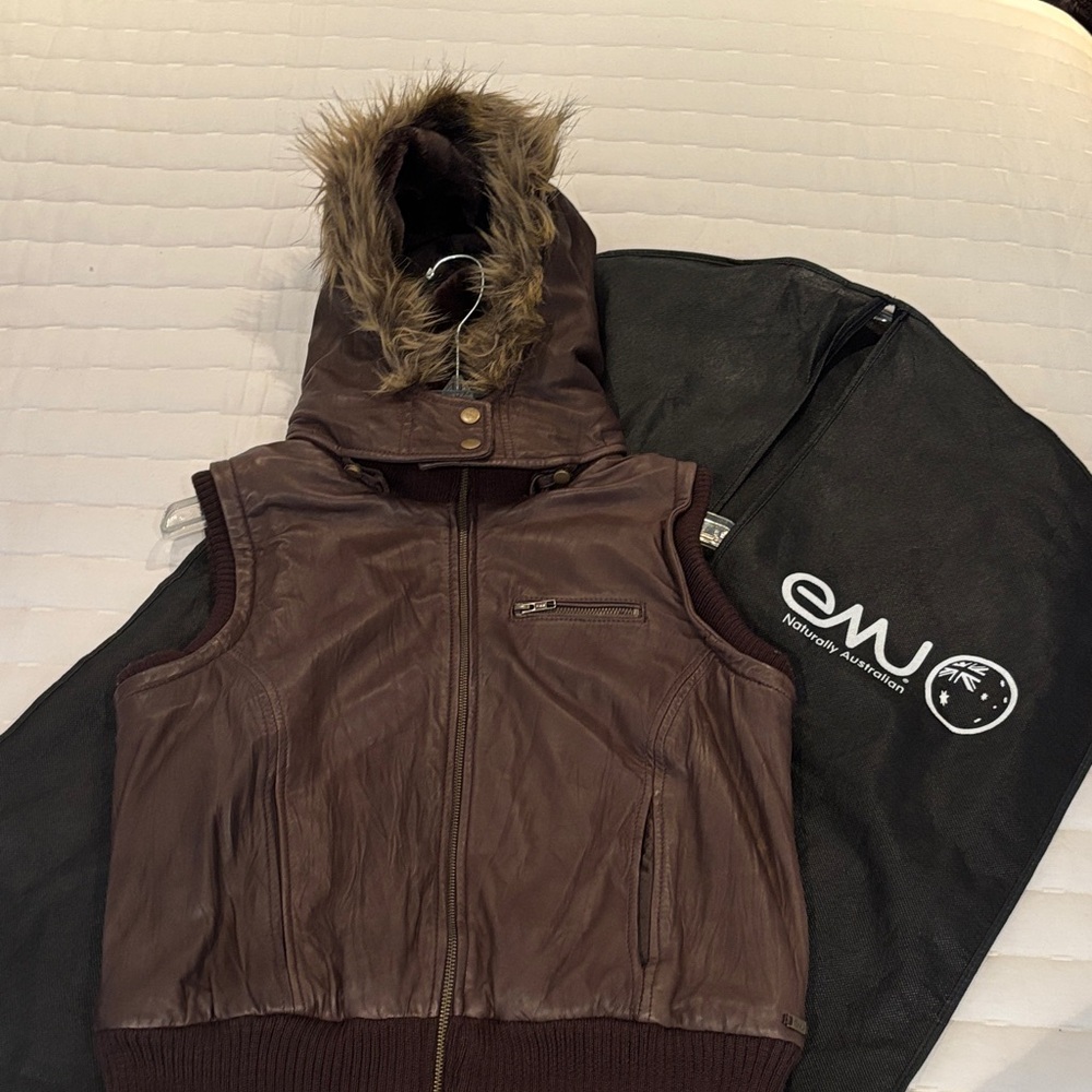 EMU Australia brown sheepskin leather vest with detachable faux fur trim (L)